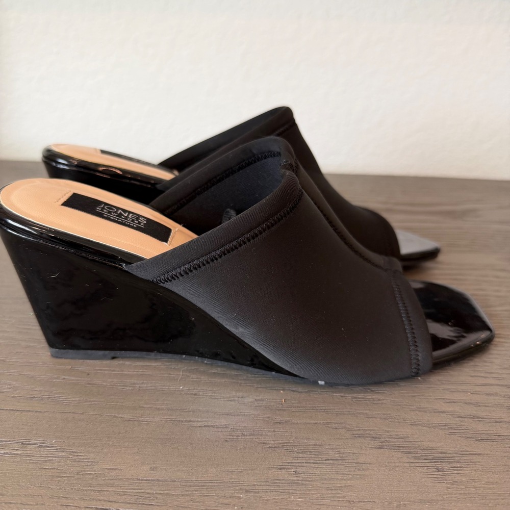 Jones New York Black Wedge Sandals Stretch Patent Leather Slides 10M Neoprene